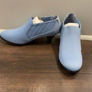 AJ Valenci Blue Slip On Heels Womans 7 New